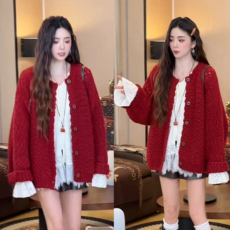 圣诞红色一整套女装2025新款长袖蕾丝打底衫针织开衫短裤三件套