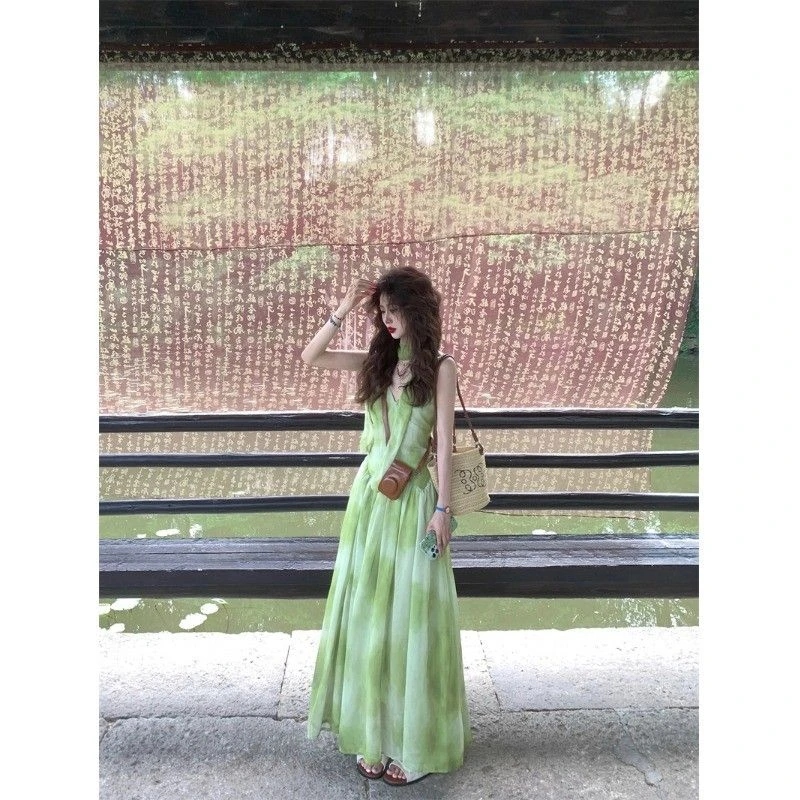 海边度假风小众别致扎染吊带连衣裙女夏季绿色清新气质大摆裙长裙