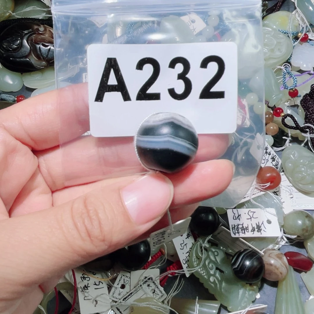 玛瑙/玉髓颈饰合金董*立