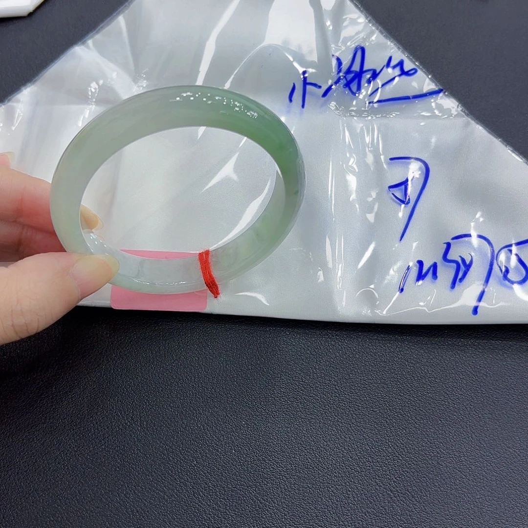 翡翠手镯未镶嵌手镯