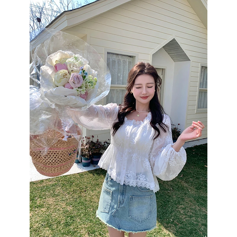 白茶茉莉 重工立体绣花 法式蕾丝边泡泡袖上衣