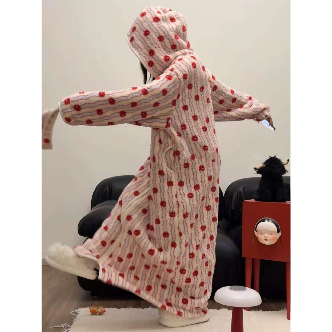 甜美苹果印花珊瑚绒保暖睡袍女秋冬季长款睡裙休闲家居服连帽睡衣