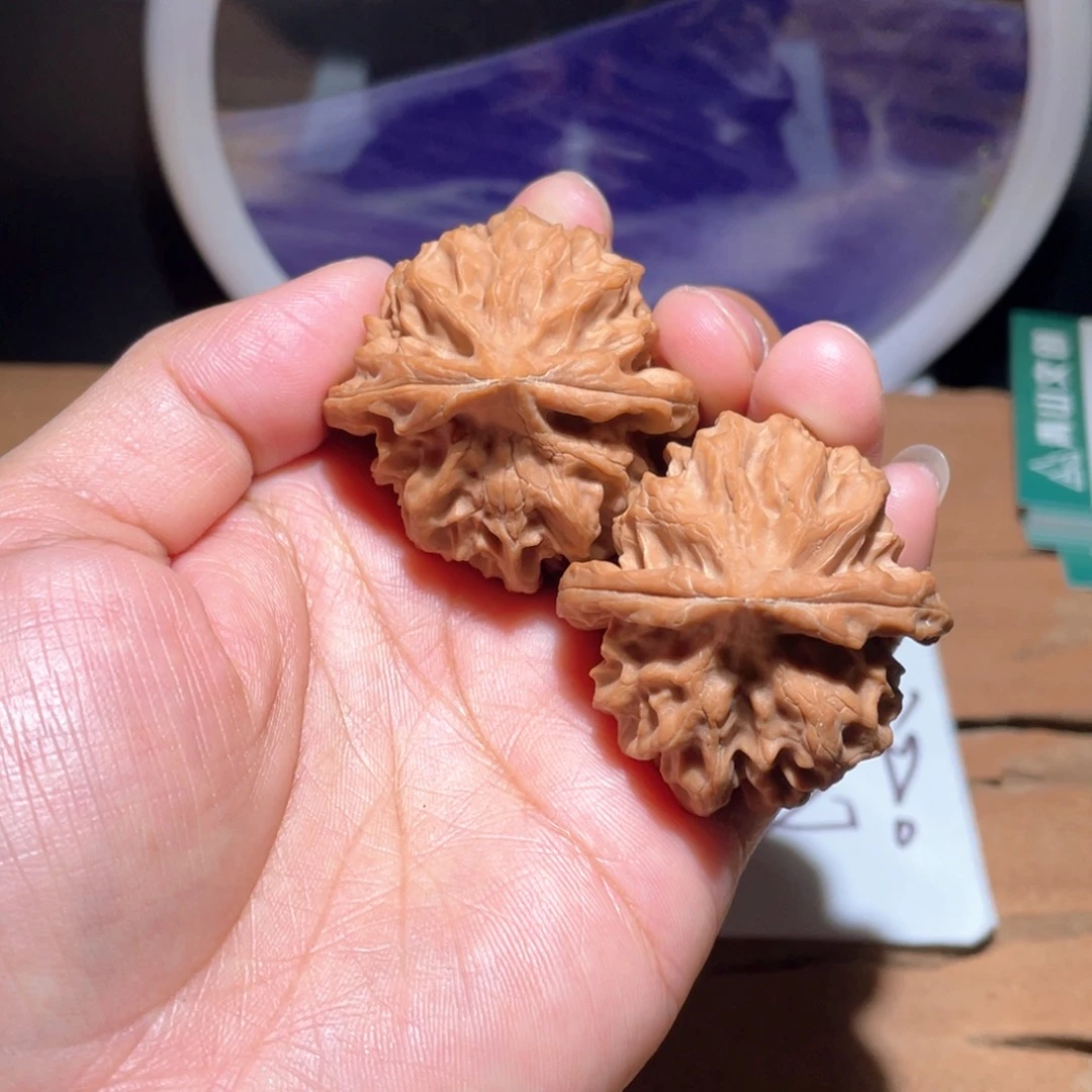 把件核桃S025。 40尺。    大龙