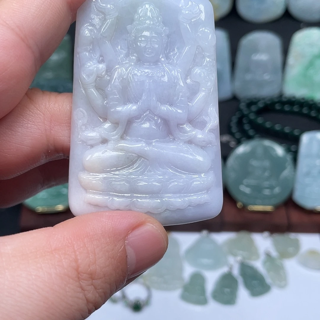 翡翠未镶嵌颈饰千手观音