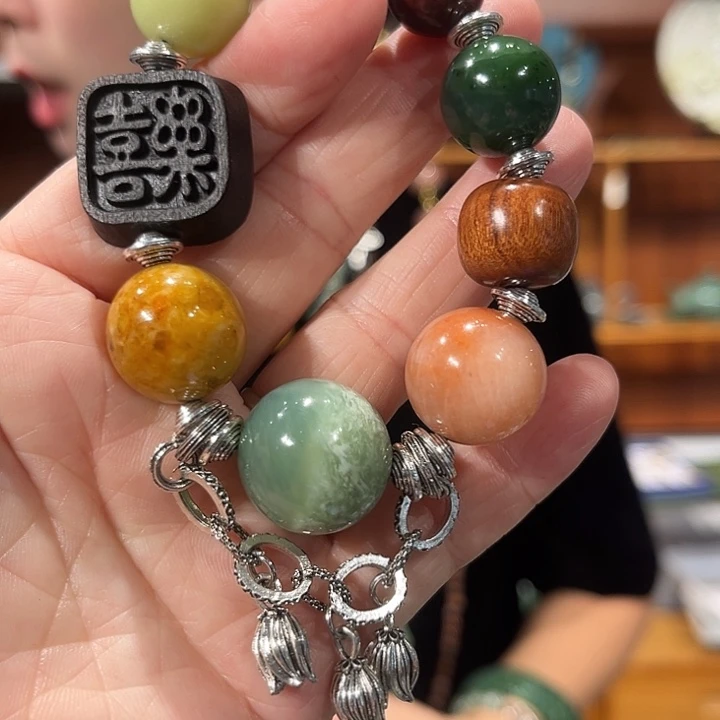 颈饰未镶嵌和田玉（糖玉）