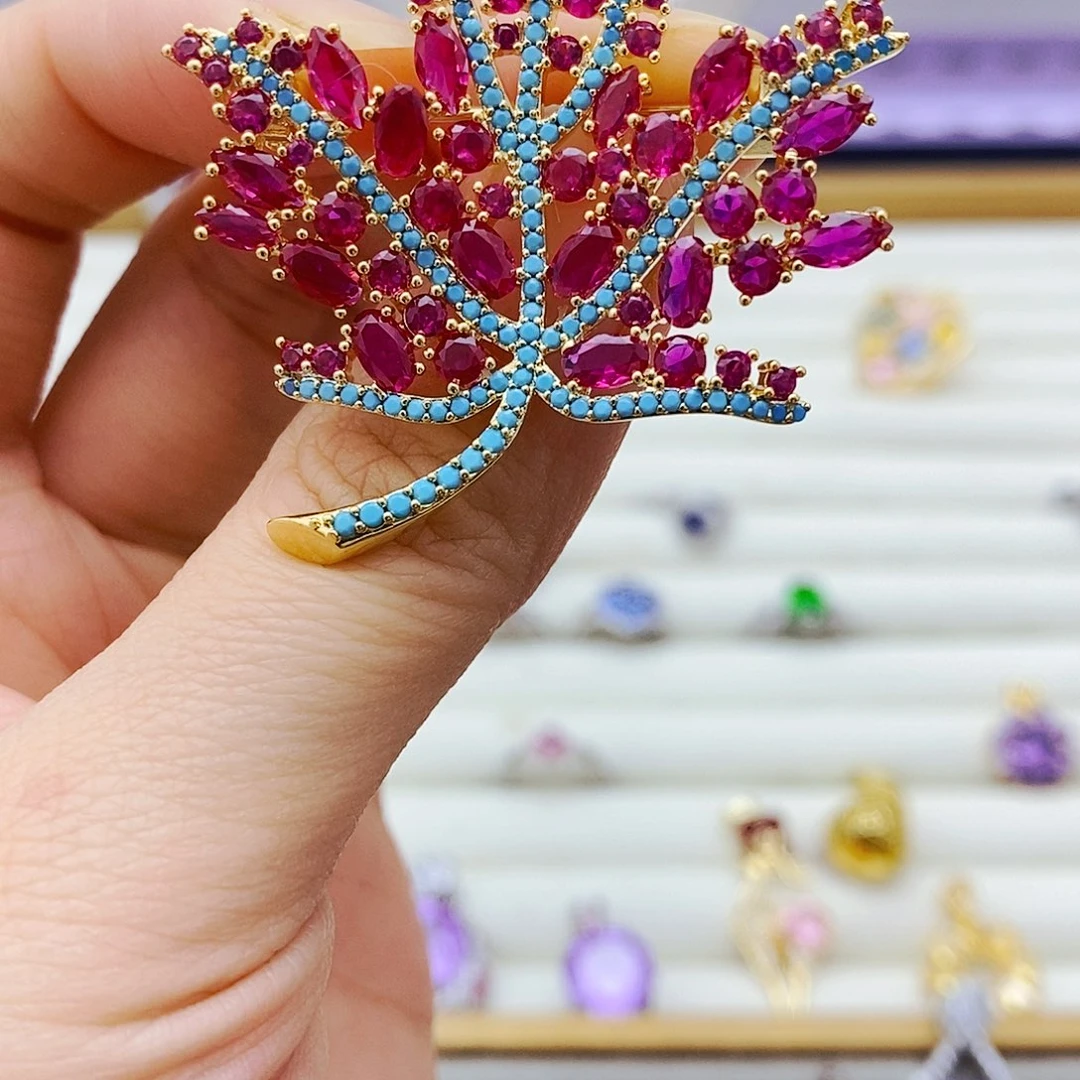 未镶嵌红宝石胸饰