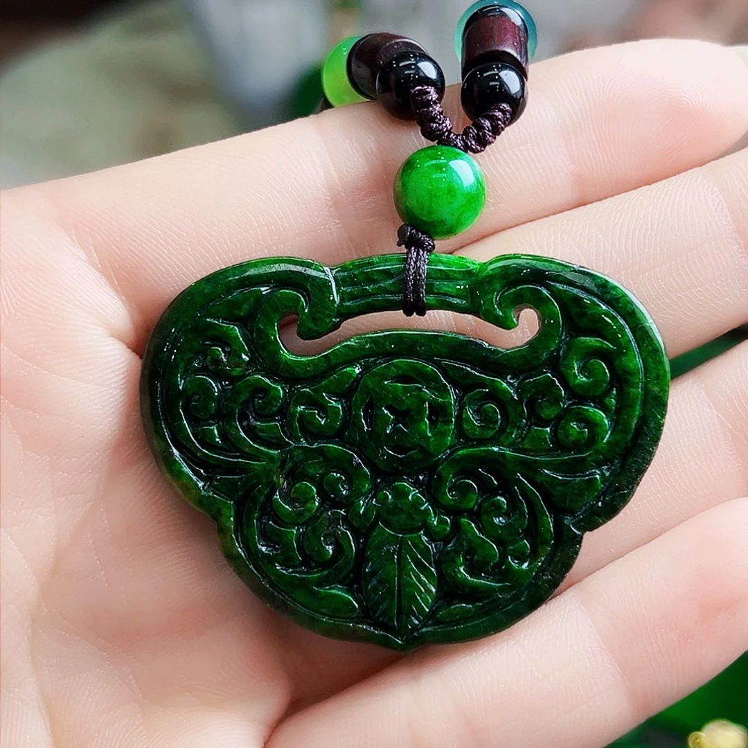 颈饰未镶嵌翡翠多样性