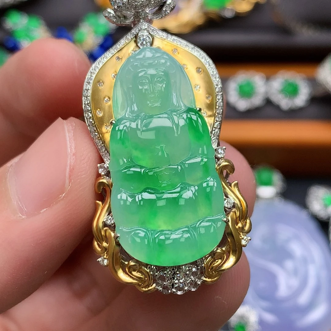 翡翠18K金镶嵌颈饰
