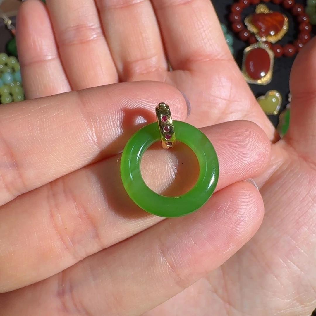 和田玉（碧玉）苹果绿甜甜圈18K金镶嵌