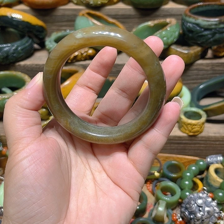 满***满岫岩河磨玉（透闪石质玉）手镯未镶嵌