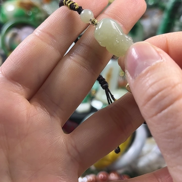 翡翠未镶嵌颈饰翡翠未镶嵌颈饰