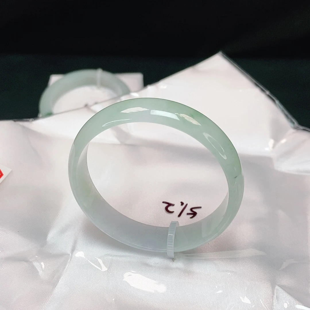 翡翠手镯未镶嵌公主镯