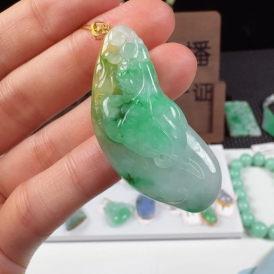 翡翠18K金镶嵌颈饰