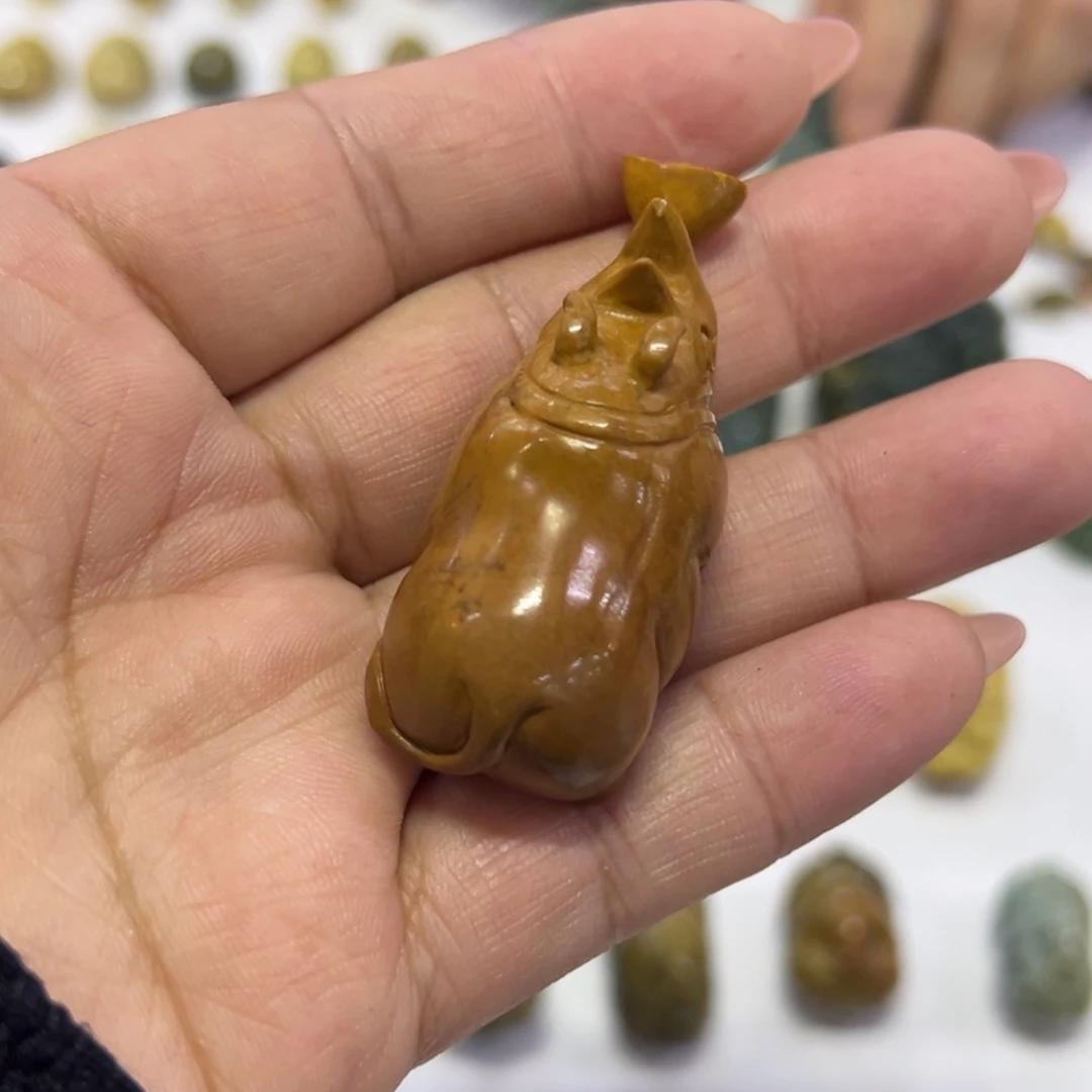 ****来岫岩河磨玉（透闪石质玉）未镶嵌把件
