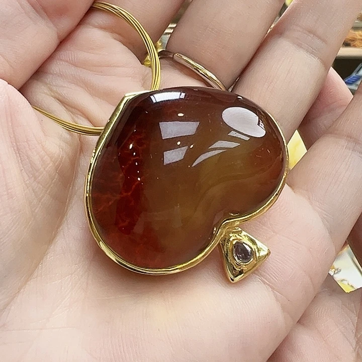 琥珀未镶嵌珠宝奇石