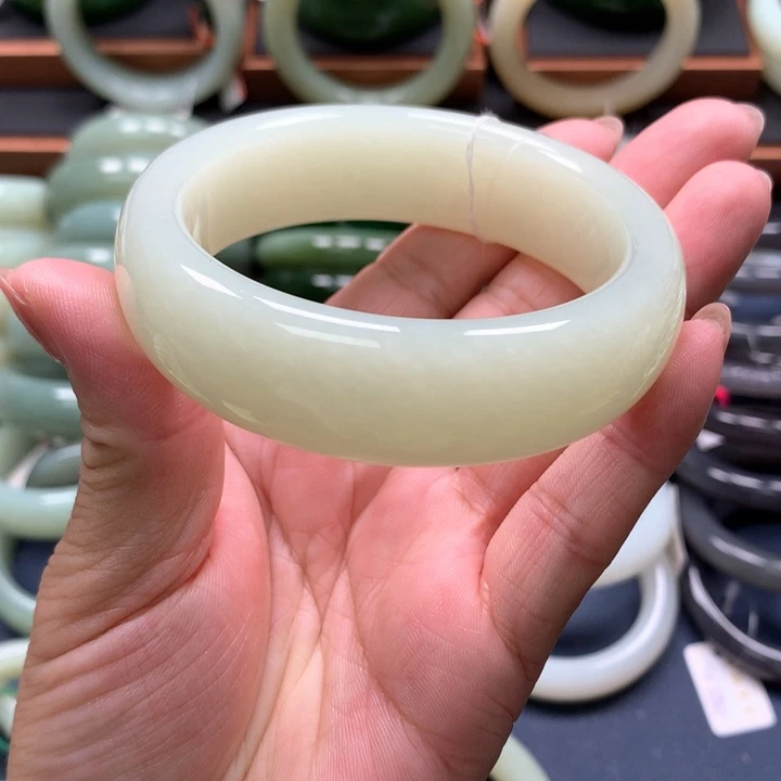 【闪购商品】未镶嵌手镯和田玉