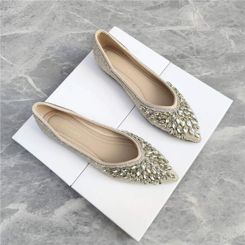 法式单鞋女2025新款尖头浅口仙女风平底鞋春秋气质大码水钻伴娘鞋