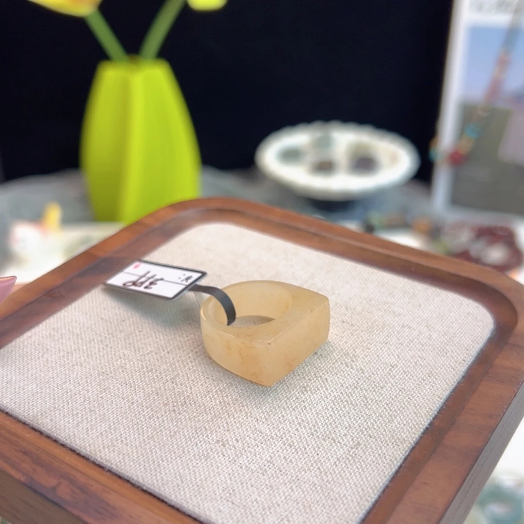 和田玉（糖玉）未镶嵌戒指N77金桂花马鞍直径17不退换