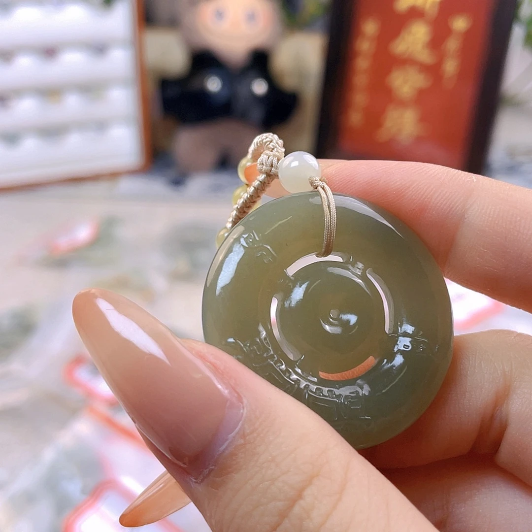 摸***奶吊坠(赠链)未镶嵌和田玉