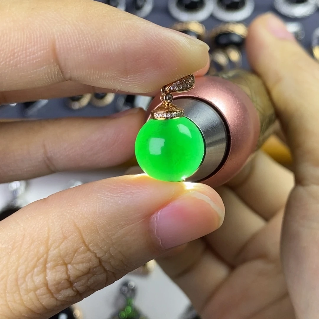 颈饰18K金镶嵌翡翠