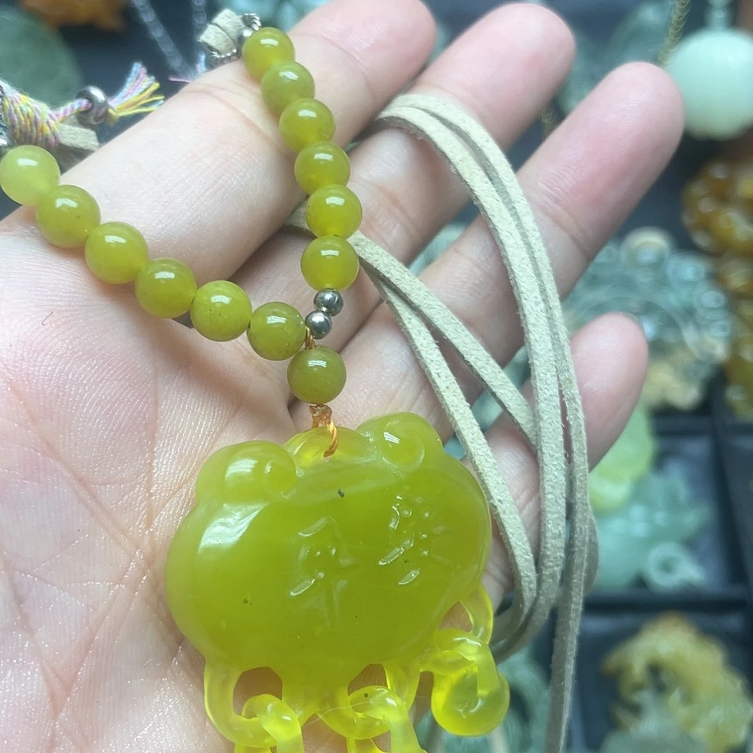 蛇纹石玉未镶嵌颈饰