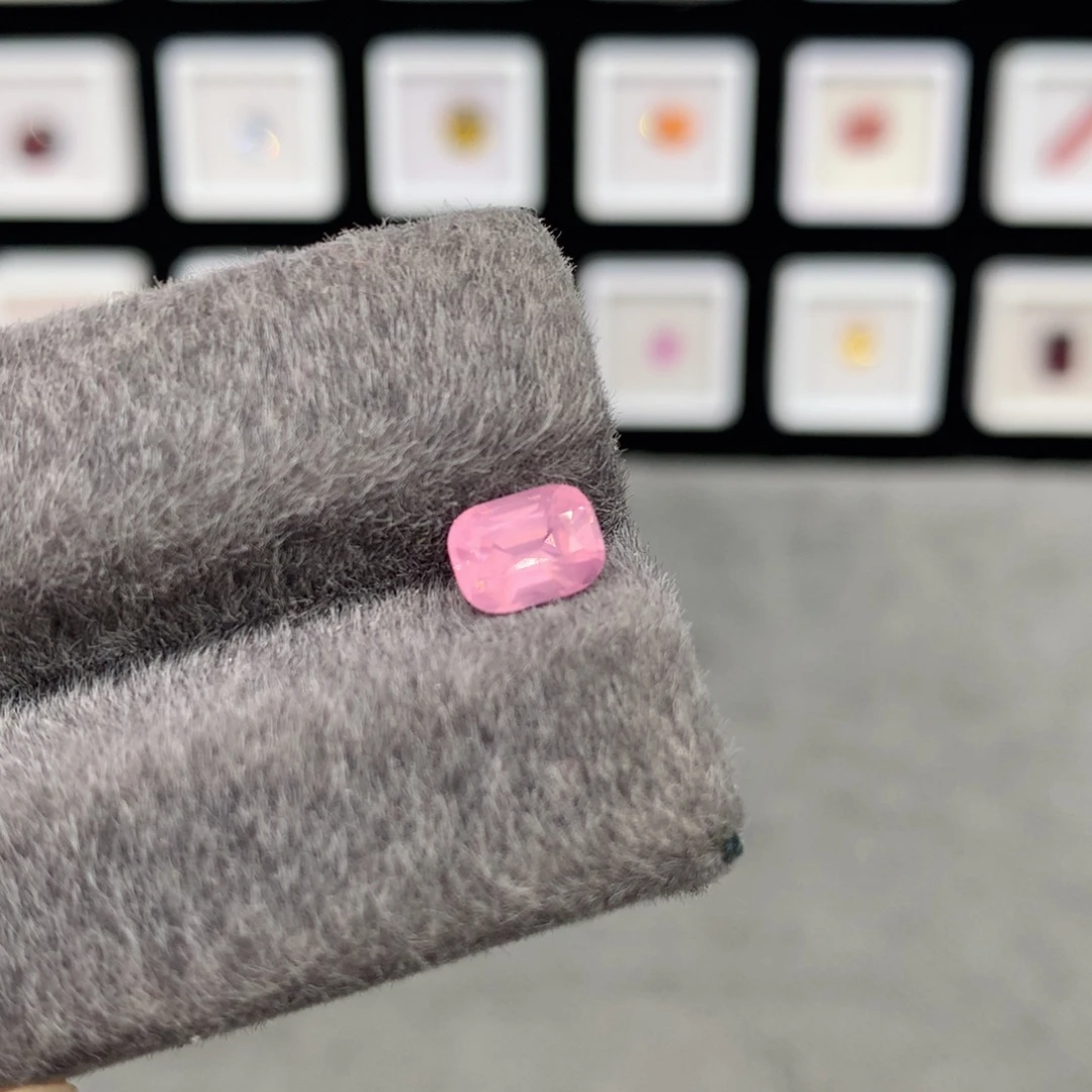 尖晶石裸石1.17克拉粉奶盖