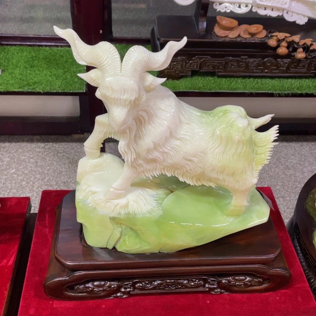 蛇纹石玉未镶嵌摆件