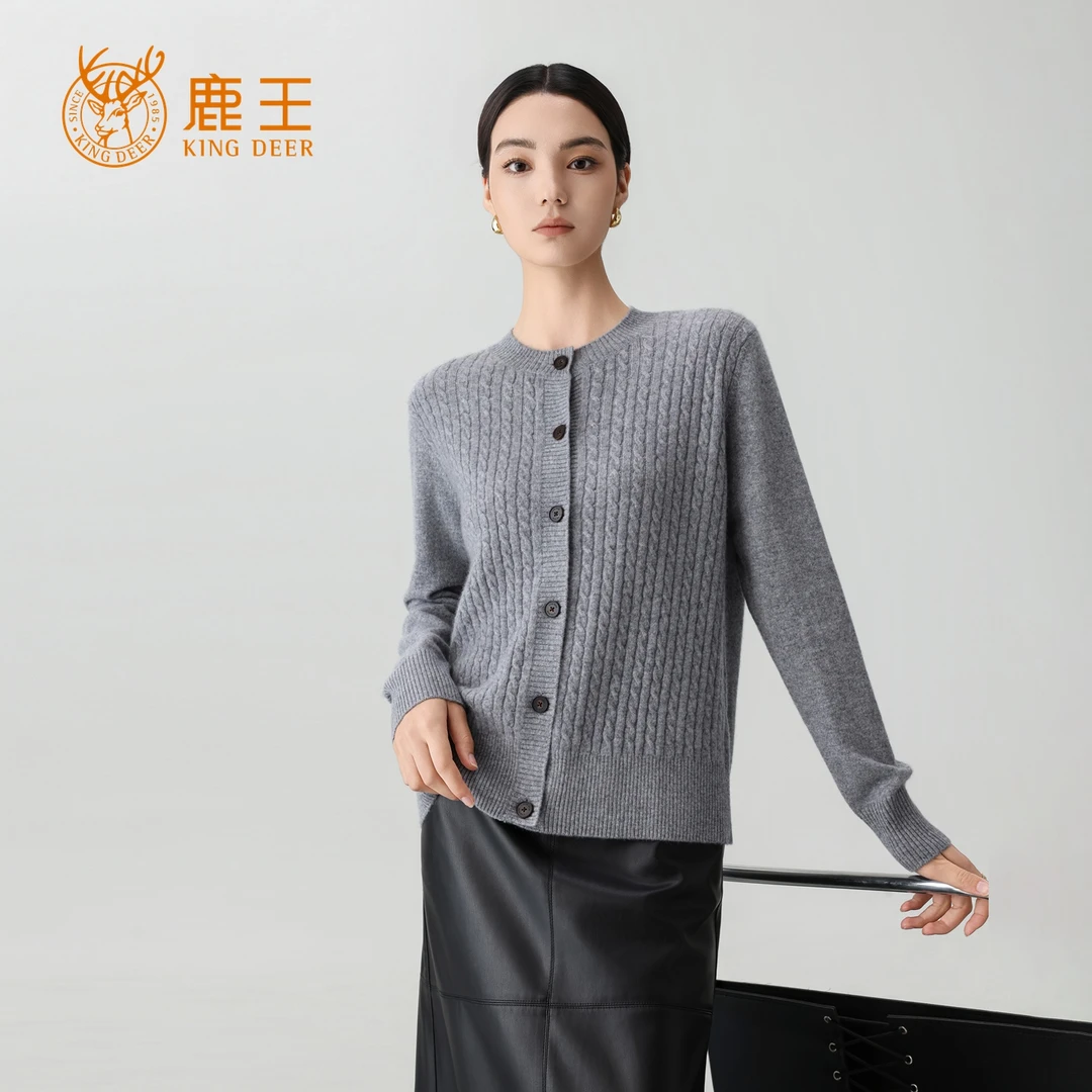 【专柜新品】鹿王女圆领100山羊绒经典绞花秋冬开衫 912518303