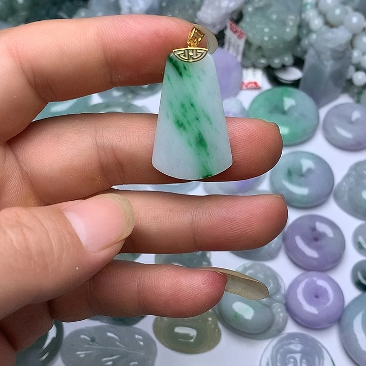翡翠未镶嵌颈饰天然翡翠