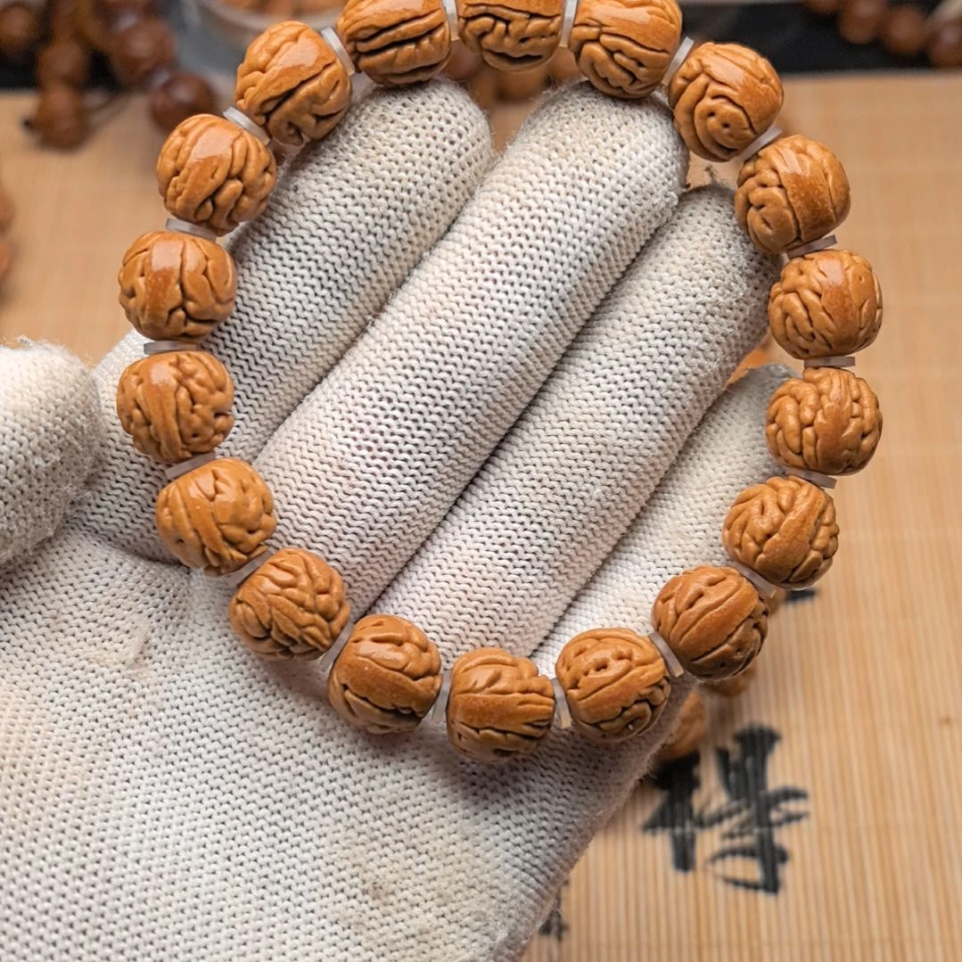 桃核吊坠肉纹大肠手串