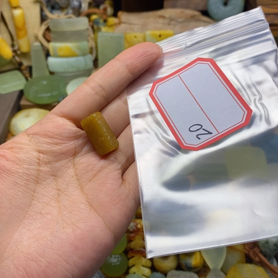 未镶嵌蛇纹石玉颈饰你**呀
