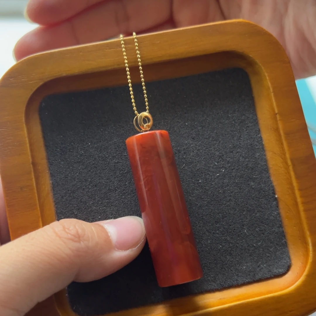 江***猫南红玛瑙18K金镶嵌颈饰