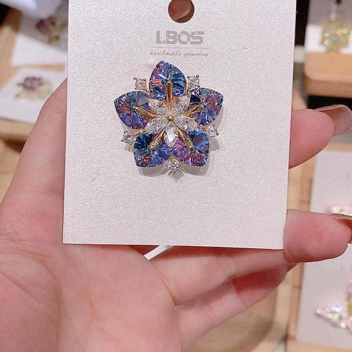 锆石铜合金蓝粉花朵胸针 磁吸