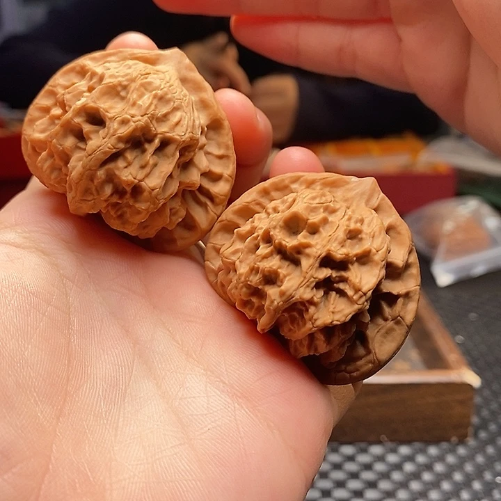 把件桃核梨木台45