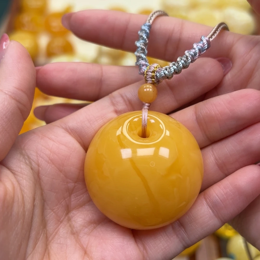 茹***钰琥珀未镶嵌颈饰蜜蜡