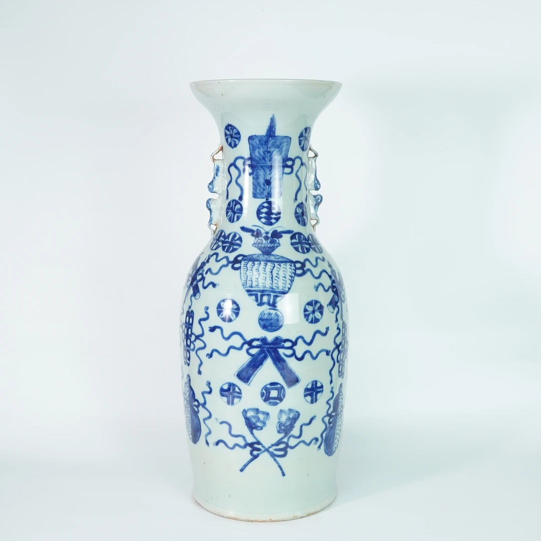 LGG251201005【十竹斋】清道光豆青釉佛八宝青花堆瓷出戟赏瓶