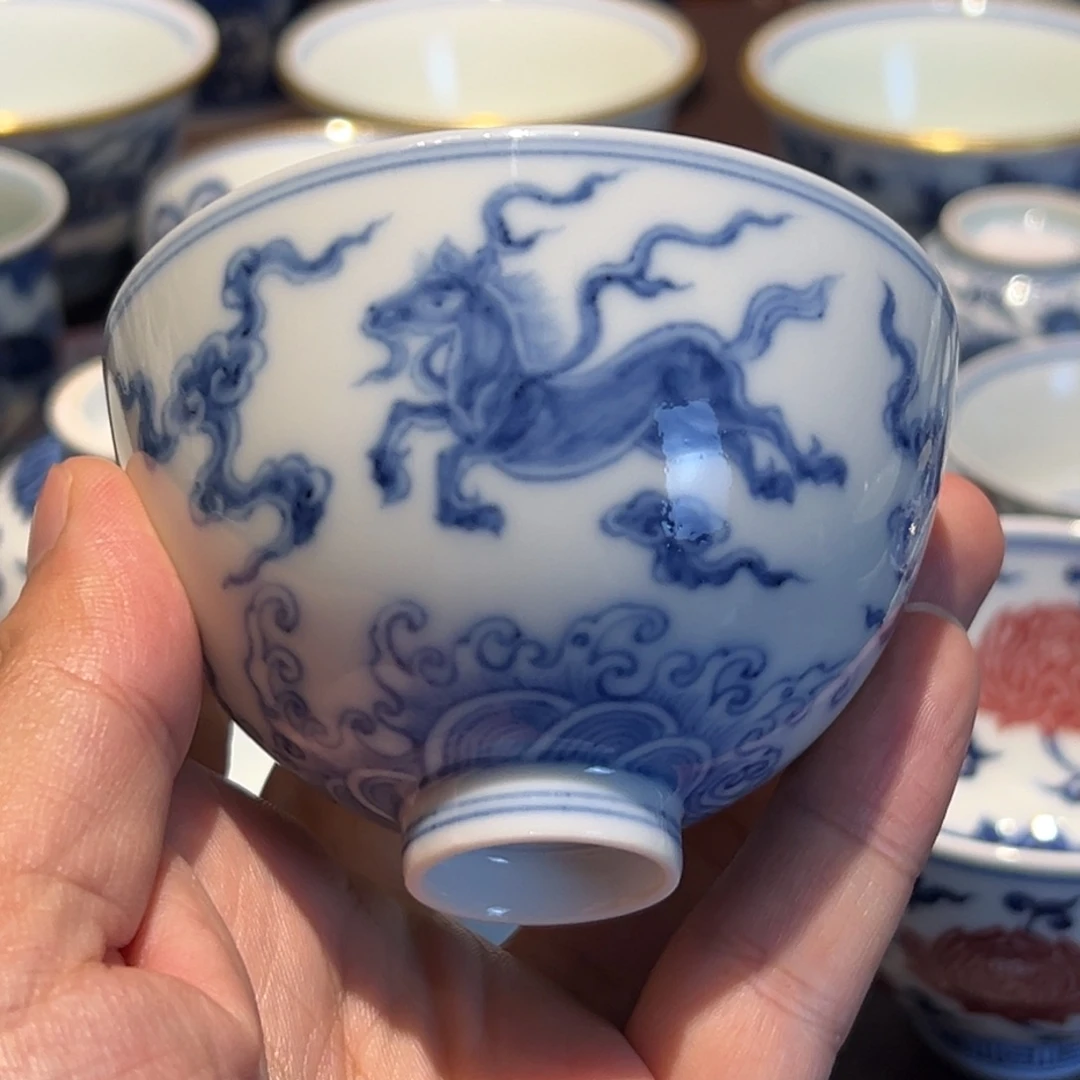 精品青花海水马主人杯口径约8.3厘米