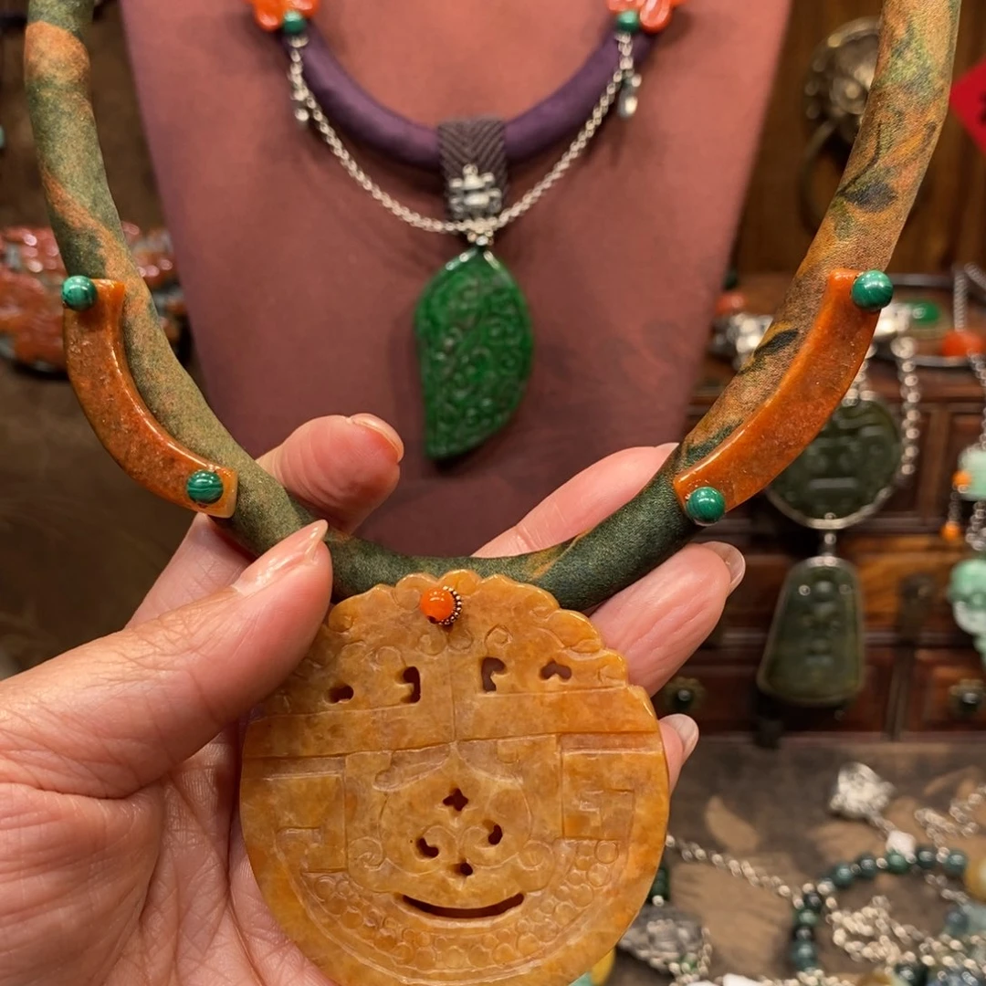 翡翠吊坠(赠链)未镶嵌