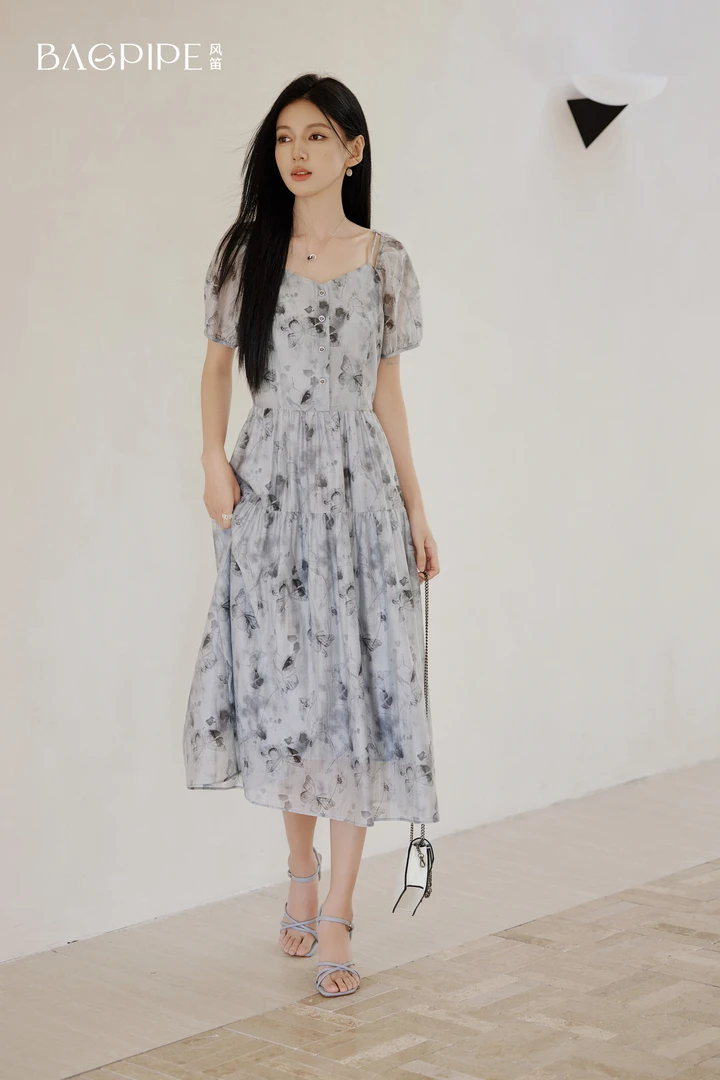 灰蓝印花连衣裙新款法式甜美泡泡袖收腰显瘦气质夏季