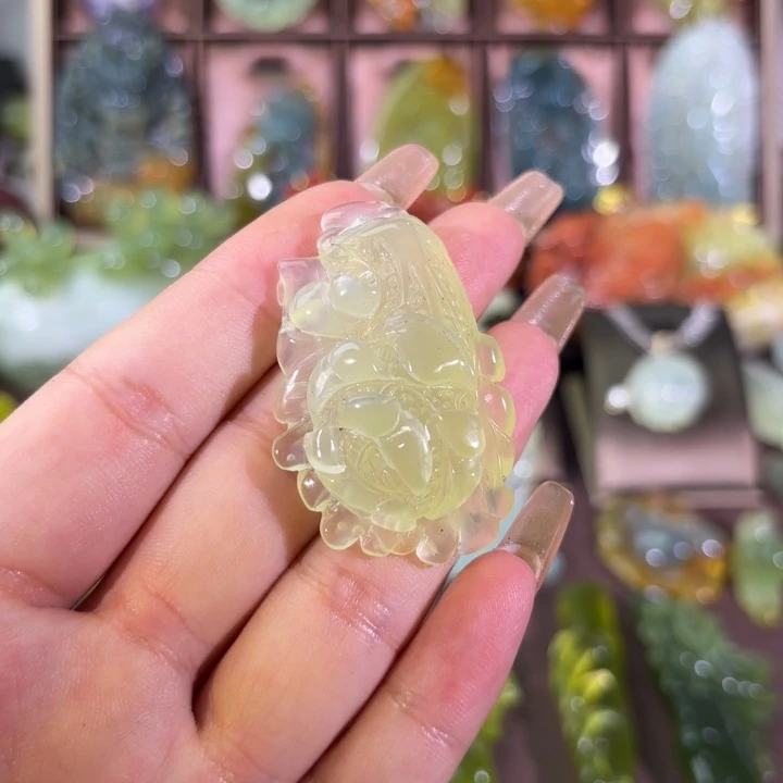 未镶嵌蛇纹石玉颈饰