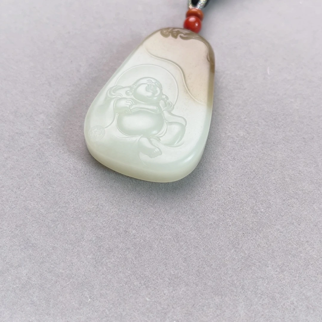 昵***昵颈饰未镶嵌和田玉