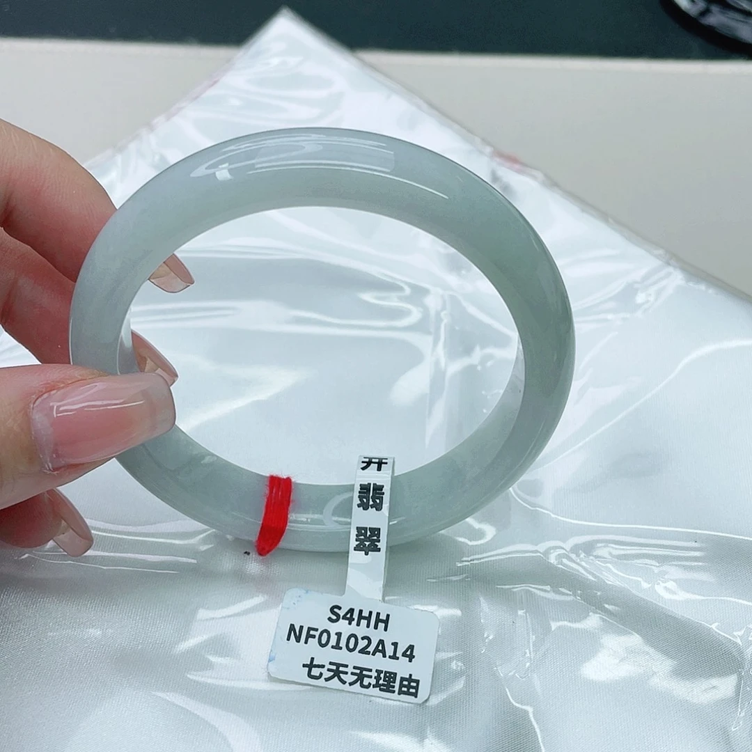 翡翠手镯未镶嵌正60