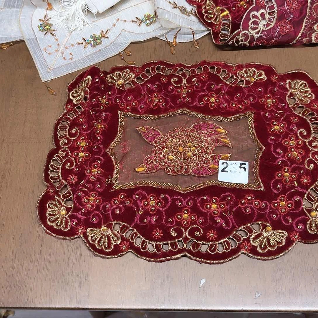 235号 30*45厘米红色绒珠绣餐垫