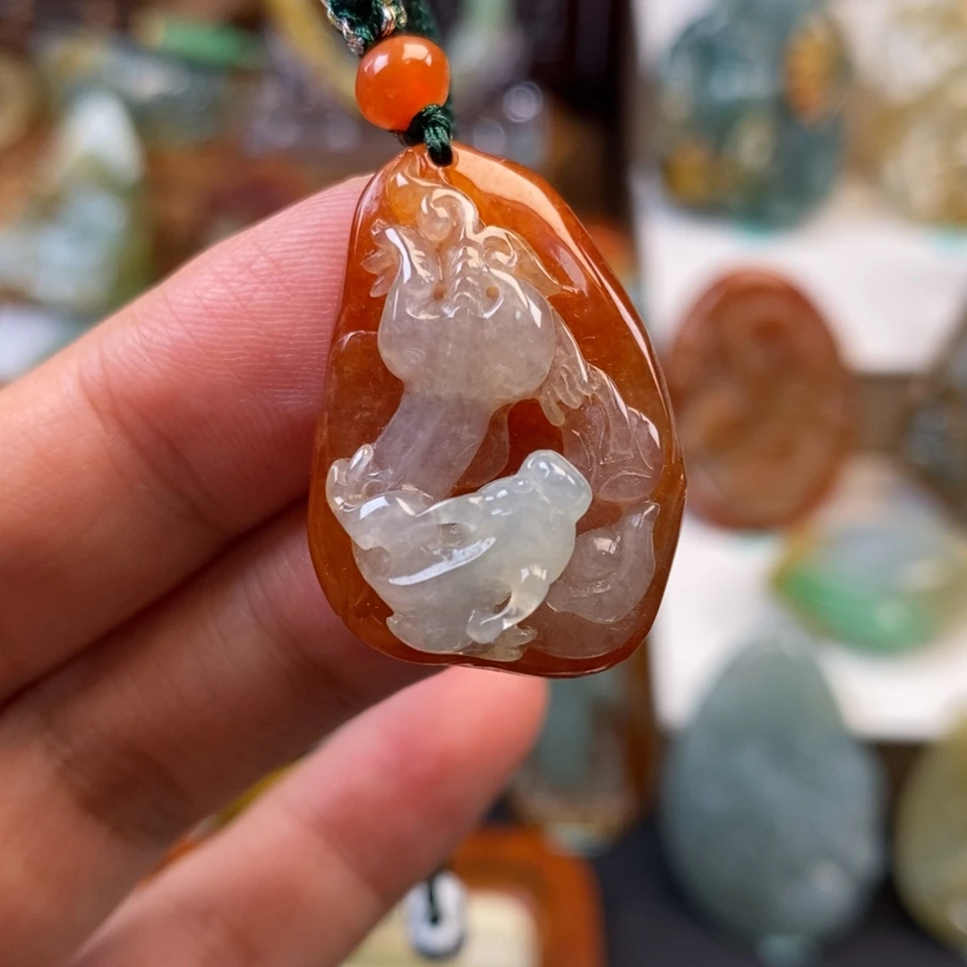 翡翠未镶嵌颈饰螭龙