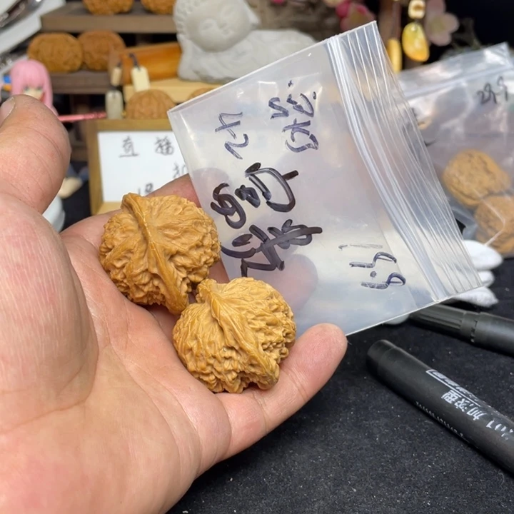 文玩核桃把件富**花宫灯