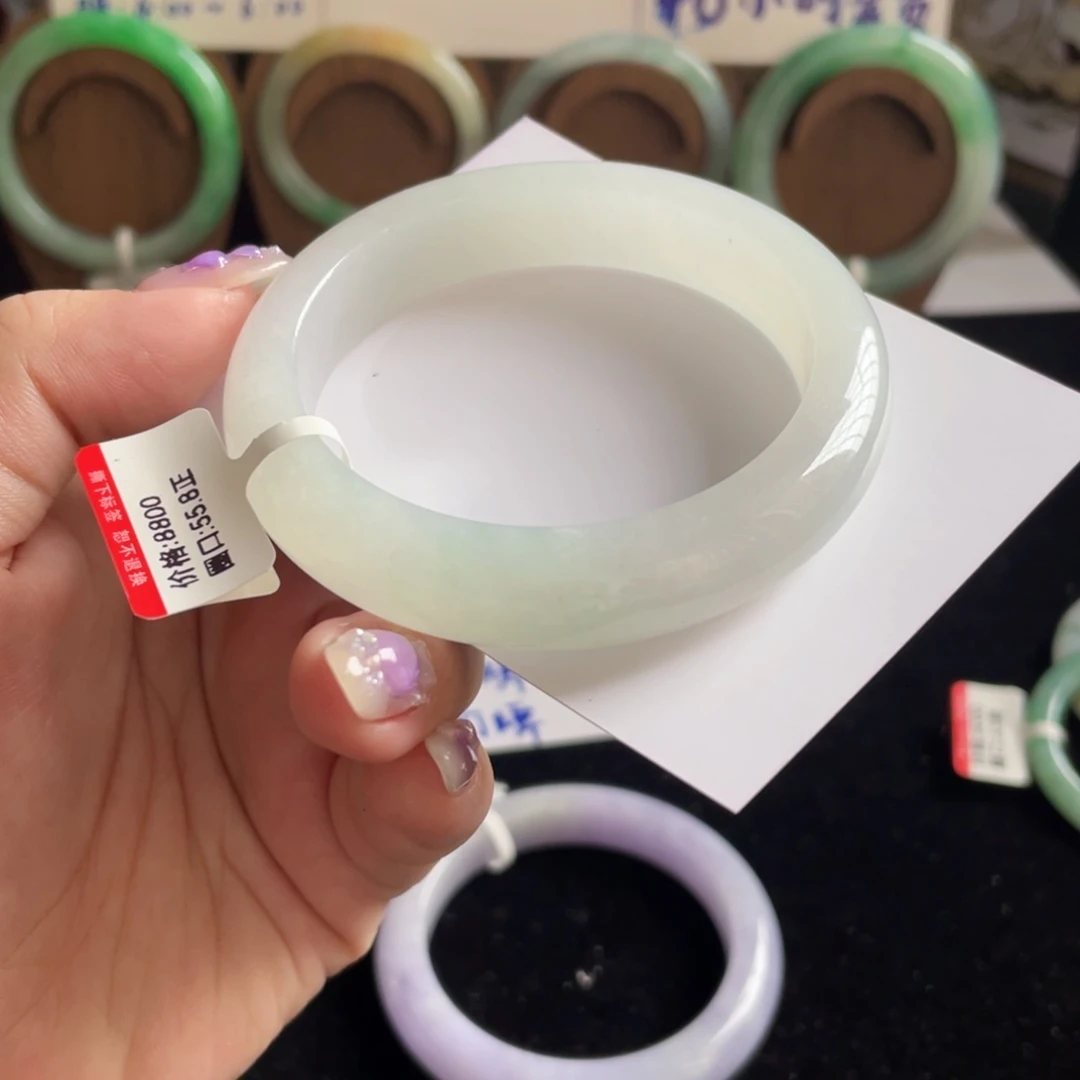 翡翠手镯未镶嵌翡翠手镯