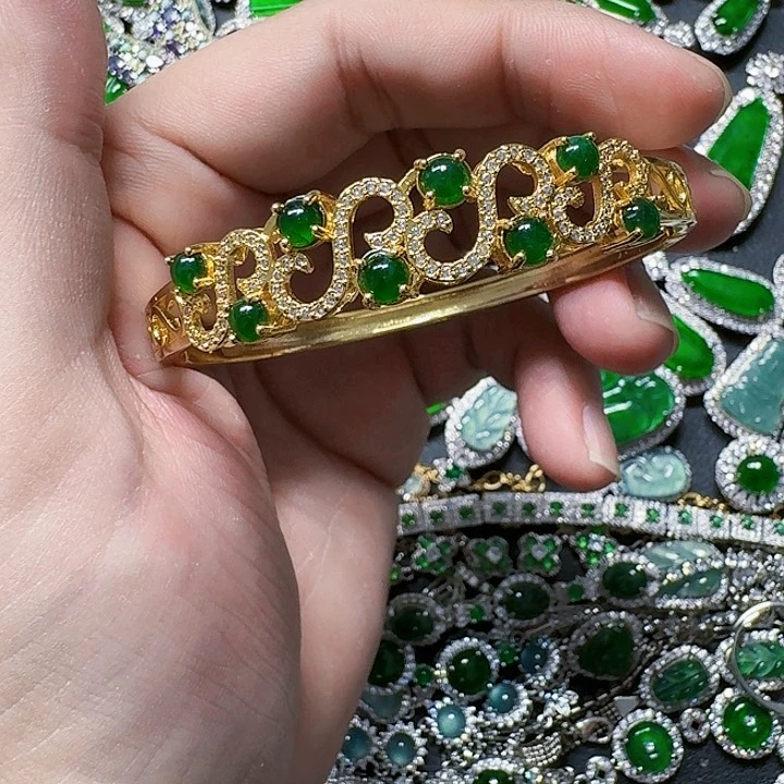 翡翠颈饰未镶嵌天然A货翡翠放漏