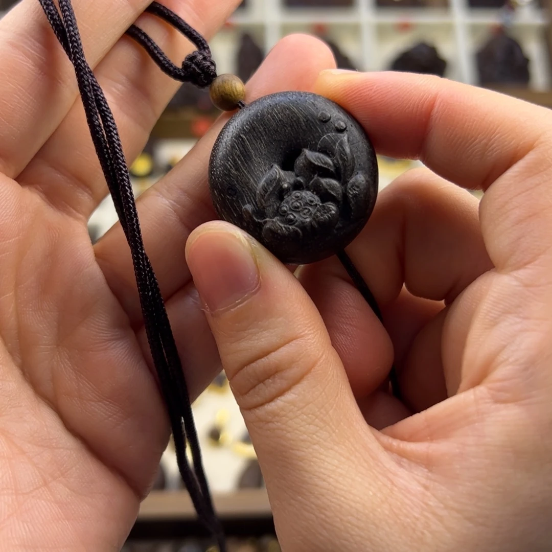 木质类步步生莲随行脖挂配饰