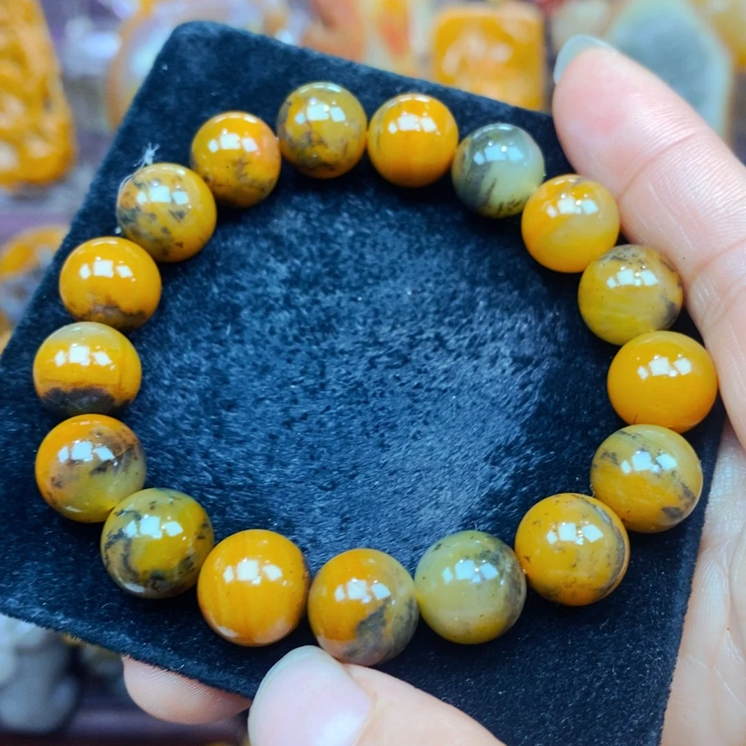 未镶嵌石英质玉（黄龙玉）颈饰