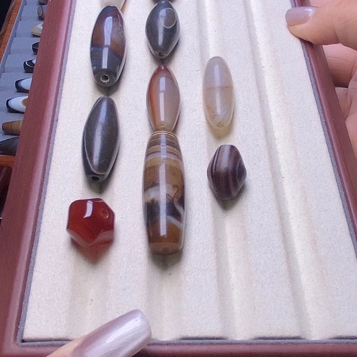 艾***管玛瑙/玉髓未镶嵌颈饰